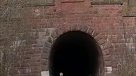Eksploruję olbrzymie podziemne miasto III Rzeszy.  Nieoczekiwana wizyta policji.