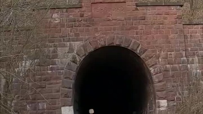 Eksploruję olbrzymie podziemne miasto III Rzeszy.  Nieoczekiwana wizyta policji.