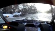 Model RC utknął w lodzie, na pomoc przybywa ciężar&oacute;wka