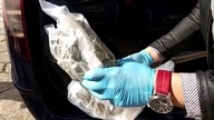 Młode małżeństwo przemycało 30kg marihuany w samochodzie