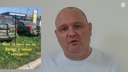 Dlaczego auta dla Sił Zbrojnych Ukrainy stoją na placu w centrum Lwowa