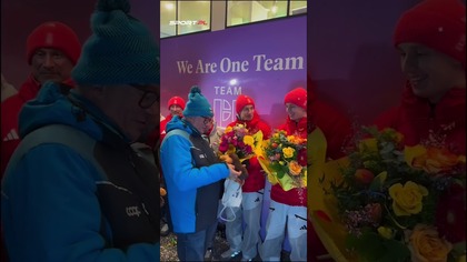 Kacper Tomasiak, Paweł Wąsek, Kamil Stoch dostali dokładnie tę samą maskotkę co Adam Małysz