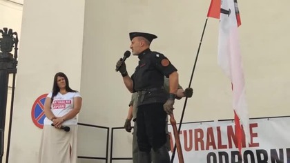 1571 Wystąpienie Kamratów na proteście przeciwko przymusowi szczepień, Warszawa ! (1)