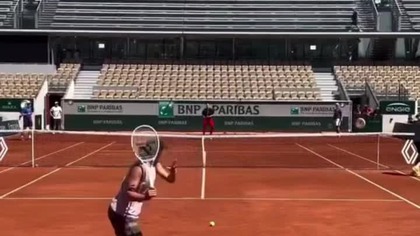 ŚWIĄTEK TRENUJE Z SABALENKĄ! #shorts #tennis