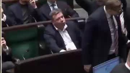Pytania o relacje z Kamilą L.   dlaczego politycy unikają odpowiedzi?