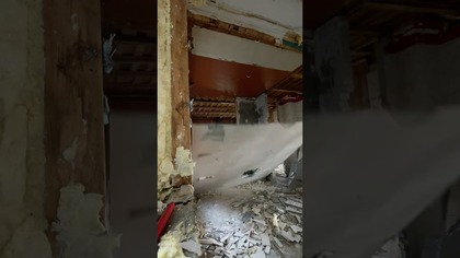 Tak się wjeżdża na robote!  #demolka #carpenter #remont #snekkerrobert