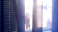 Tylko puściłem muzykę na maksa.. i stał i słuchał XD(Stary dziadek)