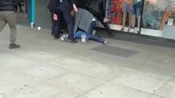 Berlin.  Ochrona sklepu łapie i obezwładnia złodzieja...
