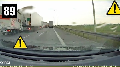 Dostawczak najeżdża na tył tira z potężną siłą na Obwodnicy Wrocławia