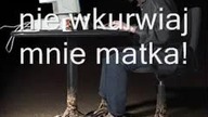 Uzależniony gracz kłóci się z matką