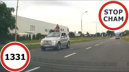 Niebezpieczne i chamskie sytuacje na drogach. Kompilacje nagrań z polskich dróg. Masz ciekawy film wyślij go nam. Duże pliki możesz wysyłać za pomocą www.wetransfer.com Dołącz do grupy na Facebooku https://www.facebook.com/groups/stopcham  (Publikacja w grupie to nie zgłoszenie do kompilacji)