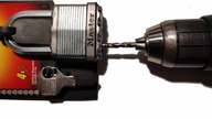 Atak Siłowy na kłódkę Master Lock M5 - 9 na 10 w skali odporności na włamanie w skali producenta.