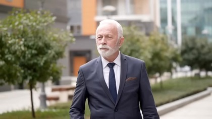 Mają nas za idiotów; jak koncerny motoryzacyjne okradają Europę dla Chin.  (720p 60fps AV1-48kbit AAC)