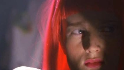 Za.  ciosem.  (1998)