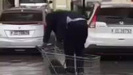 Lekki opad deszczu w Abu Zabi