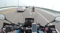 Motocyklista kontra idiota w ciężarówce