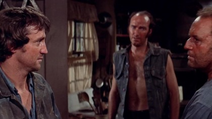 Laban Feather (Rod Steiger) i Pap Gutshall (Robert Ryan) są głowami dw&oacute;ch zwaśnionych rodzin. Ich synowie dokuczają sobie, robiąc nieszkodliwe kawały. Sytuacja staje się poważna, gdy bracia Feather porywają przybyłą do miasta Roonie Gill (Season Hubley), biorąc ją omyłkowo za narzeczoną jednego z Gutshall&oacute;w. Podczas gdy konflikt się zaostrza, dziewczyna zaczyna sympatyzować z Zackiem Featherem (Jeff Bridges) i razem pr&oacute;bują przem&oacute;wić reszcie rodziny do rozsądku.