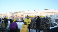 Darmowe choinki od RMF w Suwałkach, 14. 12. 2022.