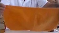 Sztuczka z pomarańczową ściereczką