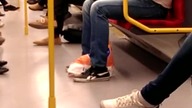 Robi sobie obiad w metrze!