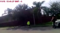 Policja rozbraja typa z nożem bodycam