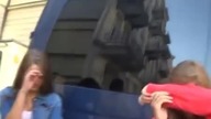 Kacapy przekupują Polskie dzieci do demonstracji z ich flagami!