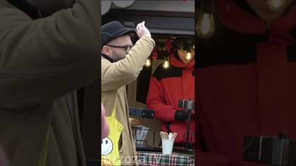 Janusz sprawdza nowości na jarmarku