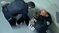 Taśma z okropnej brutalności policji