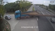 Nieuważny kierowcy robi 