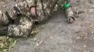 Wojna Rosja - Ukraina Rosjanie zabijają jęńca wojennego