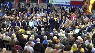 UCZESTNIK SPOTKANIA DO Donalda Tuska, ŻEBY WAS SŁUŻBY ZATRZYMYWAŁY, PRZESTĘPCÓW!!!