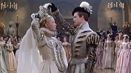 Marie de Mézières (Mélanie Thierry), dziedziczka arystokratycznego rodu w targanej wojnami religijnymi Francji, jest zakochana w Henryku Gwizjuszu (Gaspard Ulliel). Znany z odwagi wojownik, pogromca hugenotów, pała do niej równie gorącym uczuciem. Niestety ojciec dziewczyny (Philippe Magnan) kończy romantyczny związek, wydając córkę za księcia Filipa (Grégoire Leprince-Ringuet), pochodzącego z zamożnej i posiadającej koneksje rodziny Montpensier.
