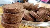 Kruche czekoladowe ciasteczka bez glutenu, nabiału i jajek + kulki mocy 