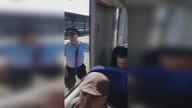 LiveLeak - Commuters LOL As Left Behind Conductor Runs After Train