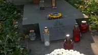 Przed grobem Eligiusza Niewiadomskiego