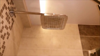 Wielki remont mieszkania - krótki film - przedpokój z półką podświetlaną i kamień ozdobny