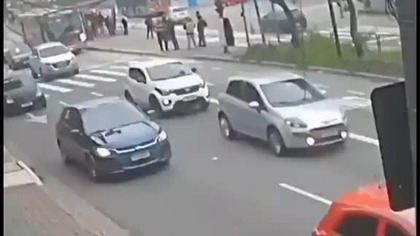 Błąd, jaki popełnia szaleniec, polega na tym, że myśli, że nie ma nikogo bardziej szalonego od niego