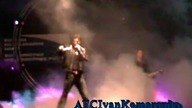 Ivan Komarenko z Delfinami Niepogoda