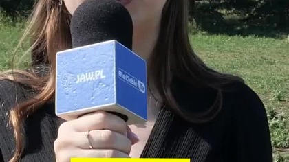 Dzieci znów mogą grać w piłkę na boisku w Dobrej.  Po roku pojawiły się tam nowe bramki.