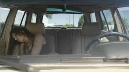 &raquo;Elisabetta Canalis pokazuje, jak się czuje pies w aucie
