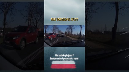 Wyprzedza busem i ignoruje nadjeżdżające auto.  O krok od czołówki! #droga #uwaga #wypadek