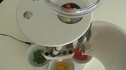 Maszyna do sortowania skittles&oacute;w