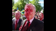 Ambasador Rosji w Polsce oblany czerwoną farbą przed Mauzoleum Żołnierzy Radzieckich w Warszawie