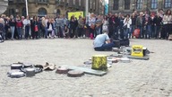 Nietypowy uliczny perkusista z Amsterdamu