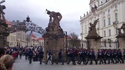 Praga-zmiana warty na Hradczanach