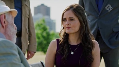Swatka na tropie: zab&oacute;jcze zaręczyny (Matchmaker Mysteries: A Killer Engagement)
Angie Dove (Danica McKellar), uznana swatka, stara się dowieść niewinności swojego klienta, kt&oacute;ry stał się gł&oacute;wnym podejrzanym w sprawie morderstwa swojej narzeczonej. Nie podoba się to detektywowi prowadzącemu tę sprawę, Kyleowi Carterowi (Victor Webster).

Źr&oacute;dło: https://www.teleman.pl/tv/Swatka-Na-Tropie-Zabojcze-Zareczyny-2570139