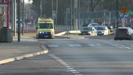 Alarmowo mijanka Karetki WIM i radiowozu policji w warszawskim Miedzeszynie