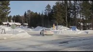 Nissan GTR na stoku narciarskim