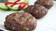 Kotlety mielone wołowe z grilla idealne do burgerów