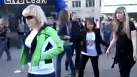 Ostre tańce na rosyjskim festynie